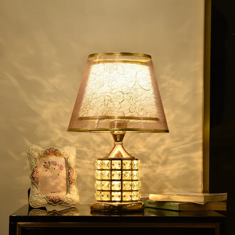 European Rubik's Cube Crystal Lamp Bedroom Bedside Household Simple, Modern, Warm, Romantic Inn Bedside Table Lamp - vue 3 sur 10