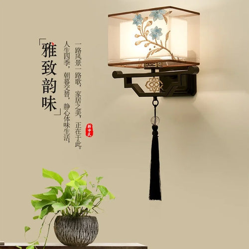 Chinesische Retro-Wandleuchte aus besticktem Eisen - vue 2 sur 9