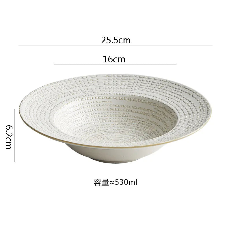 Assiette soupe céramique texture irrégulière style artisanal restaurant