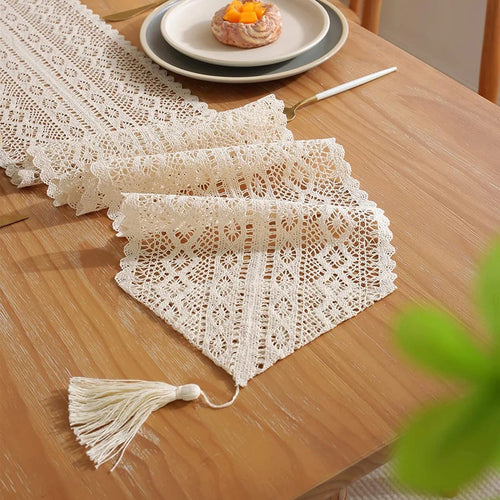 Chemin de table dentelle crochet bohème pompons écru - vue 5 sur 6