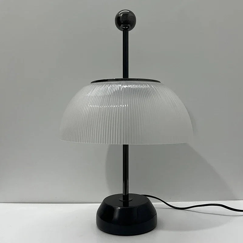 Elegante Retro-Schreibtischlampe im italienischen Design für modernes Interieur - vue 3 sur 8