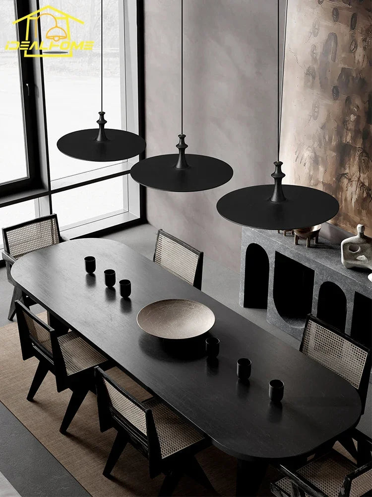 Minimalistische Pendelleuchte in Ufo-Form aus Holz für den Innenbereich - vue 4 sur 14