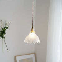 Dekorative Vintage-Pendelleuchte aus Glas und Messing im nordischen Stil