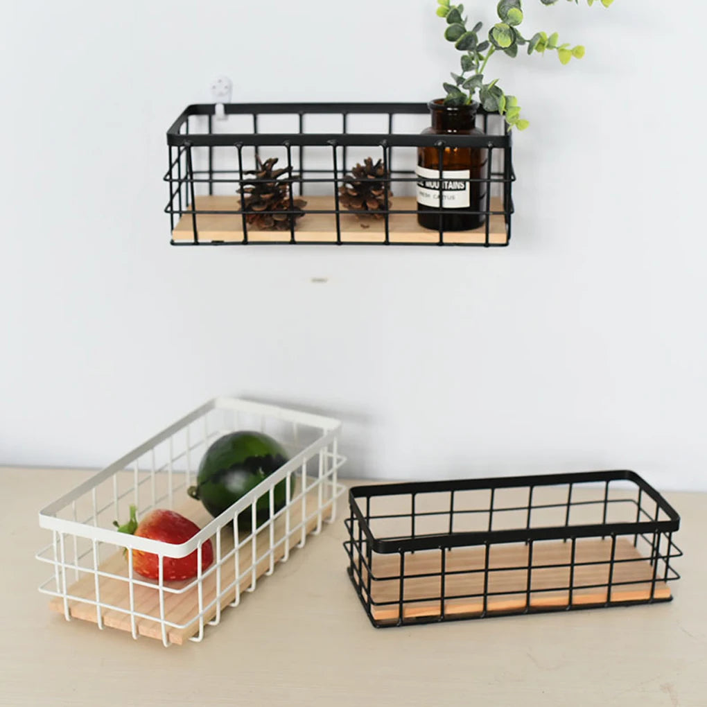 panier de rangement suspendu en métal et bois pour cosmétiques - vue 4 sur 7