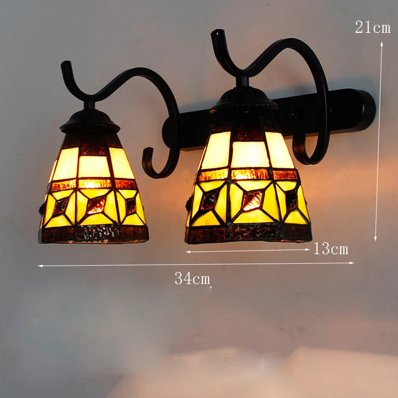 Vintage-Wandleuchte aus farbigem Glas für stilvolle Inneneinrichtung