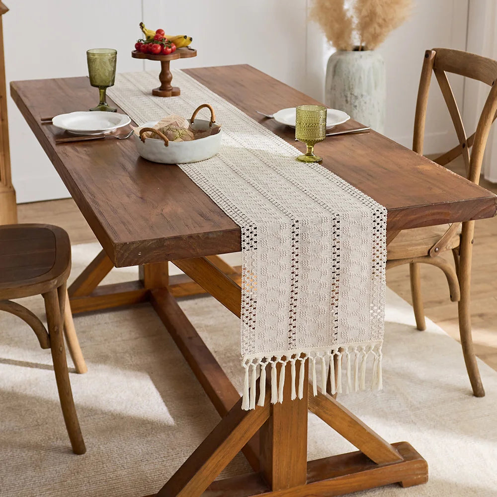 Chemin de table bohème beige tissé pompons géométriques - vue 6 sur 7