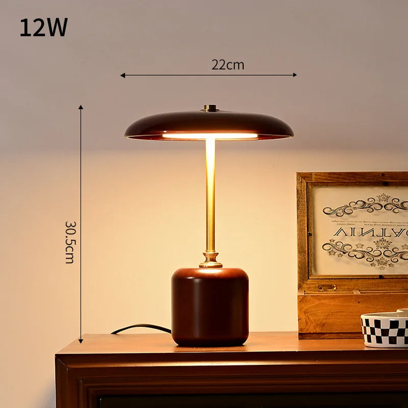 Retro-Tischlampe aus Glas, Holz und Kupfer im künstlerischen Design