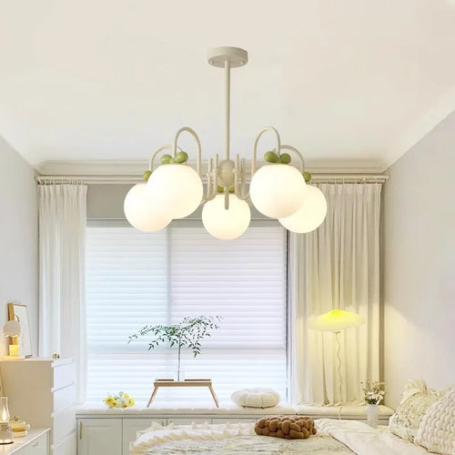 Lustre LED décoratif style français intérieur.
