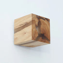 Moderne Wandleuchte aus Holz und Harz