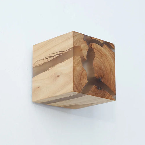 Moderne Wandleuchte aus Holz und Harz - vue 4 sur 6