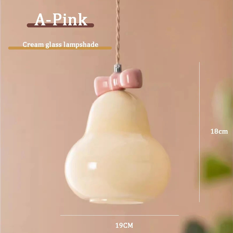 Pendelleuchte aus Glas mit rosa Schleife für das Kinderzimmer