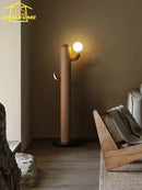 lampadaire design en bois et cactus pour intérieur moderne