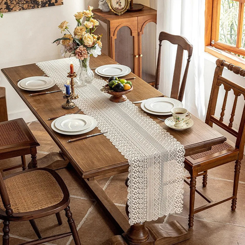 Chemin de table dentelle ajourée style vintage romantique - vue 4 sur 7