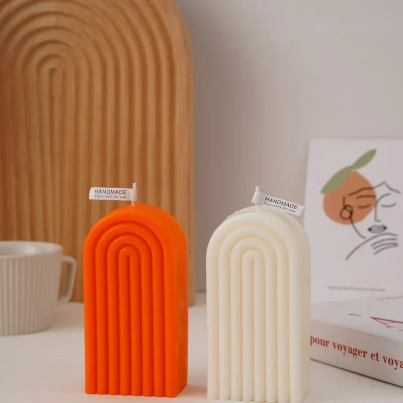 bougie parfumée arc-en-ciel géométrique en cire de soja artisanale - vue 3 sur 11