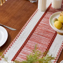 Chemin de table bohème rayures rouge beige pompons