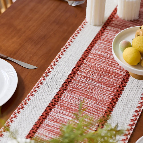 Chemin de table bohème tissé rayures rouges pompons - vue 6 sur 7