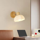 Nordische Wandleuchte aus Holz für modernes Interieur