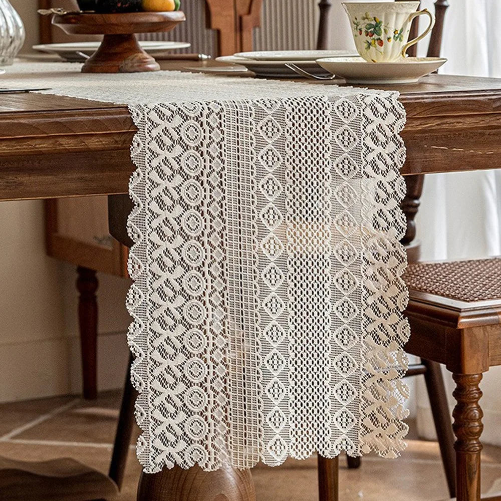 Chemin de table dentelle ajourée style vintage romantique - vue 7 sur 7