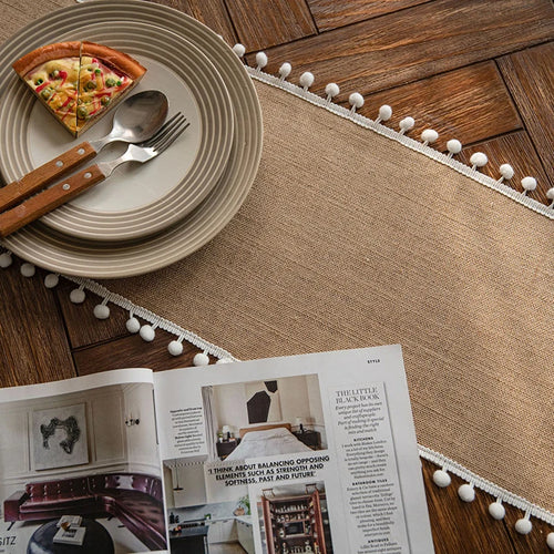 Chemin de table style champetre beige avec pompons - vue 4 sur 7