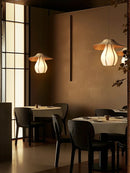 Elegante und moderne Wabi-Sabi-Pendelleuchte aus Stoff und Rattan