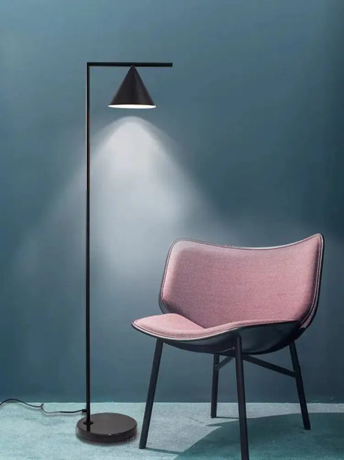 lampadaire nordique doré avec abat-jour rotatif pour lecture