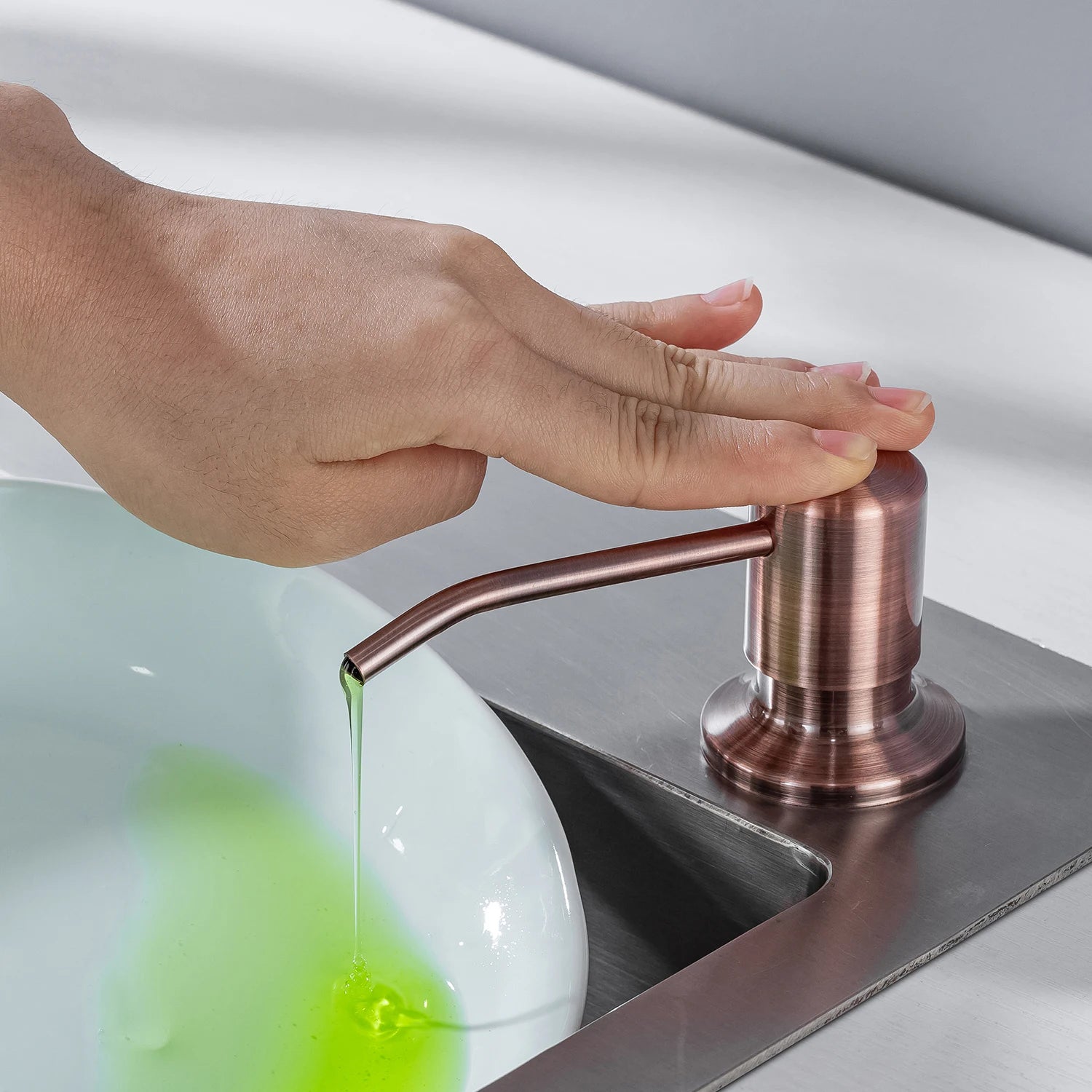 distributeur de savon en acier inoxydable et bronze pour cuisine - vue 4 sur 10