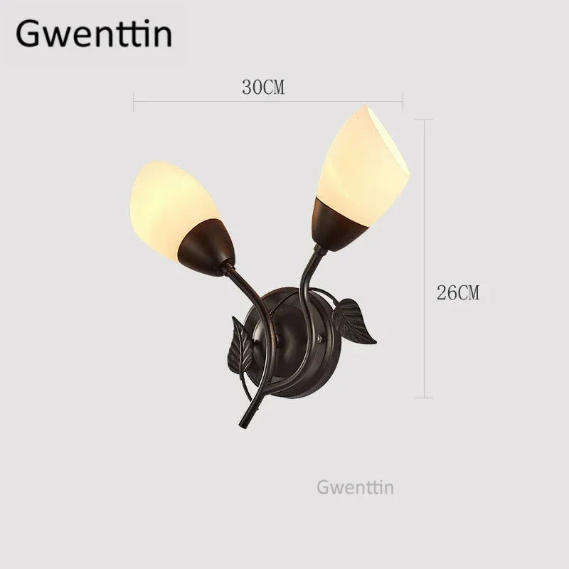 Wandleuchte mit Glaskugel für moderne Inneneinrichtung