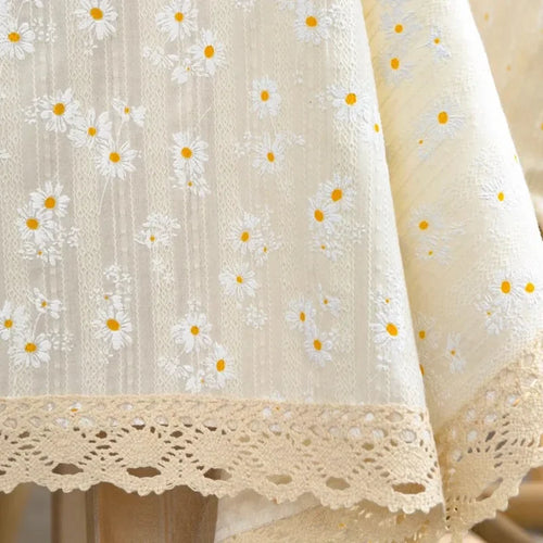 Nappe style champetre dentelle marguerite pompons table salle