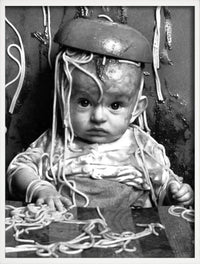 affiche femmes buvant vin et mangeant spaghettis décoration murale