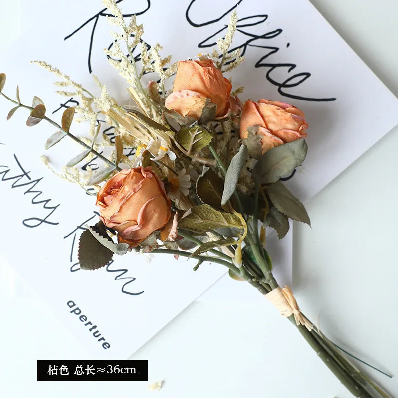 bouquet de roses séchées et pivoines pour décoration rétro automnale - vue 8 sur 13