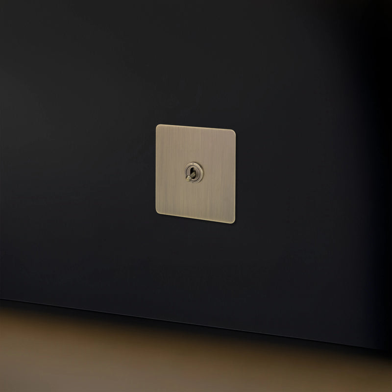 Prise électrique et double USB et USB type C en acier gris vieilli brossé bords arrondis