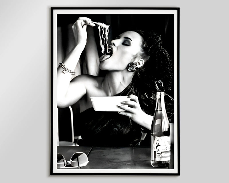 affiche femmes buvant vin et mangeant spaghettis décoration murale