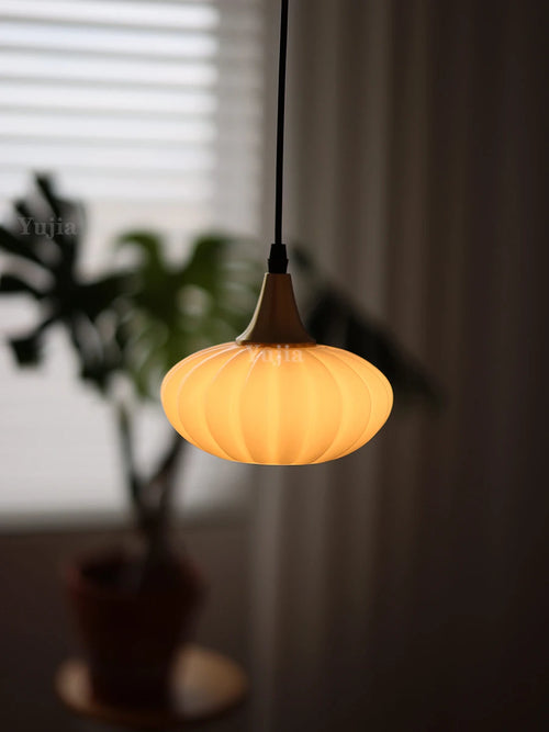 Japanische Pendelleuchte aus Glas im skandinavischen Design für ein elegantes Interieur - vue 2 sur 8
