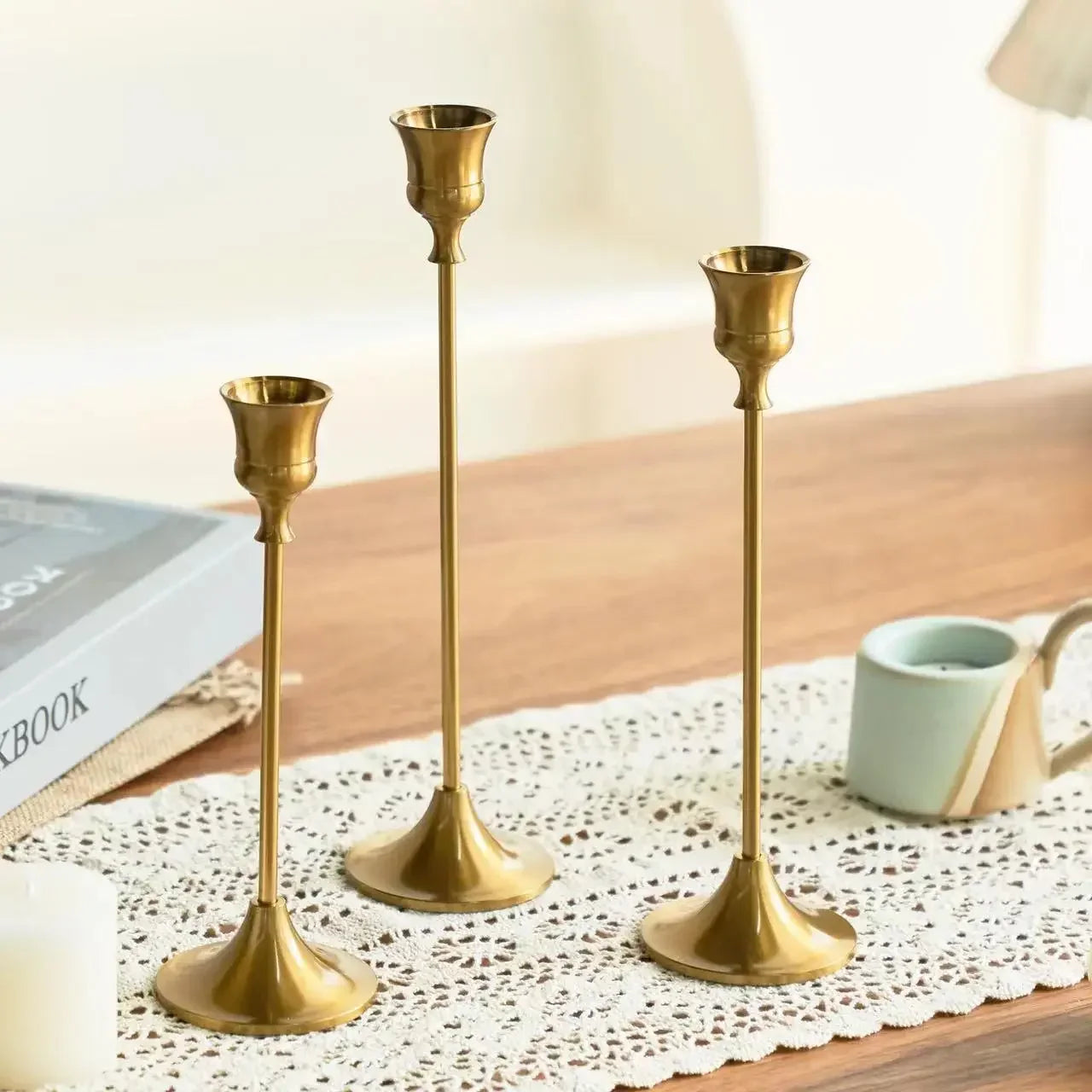 kit de trois bougeoirs en laiton doré pour mariage et dîner - vue 3 sur 18