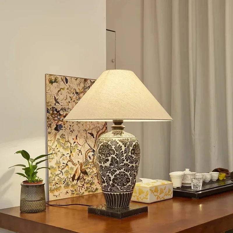 lampe de bureau rétro chinoise en céramique avec abat-jour en tissu - vue 4 sur 9