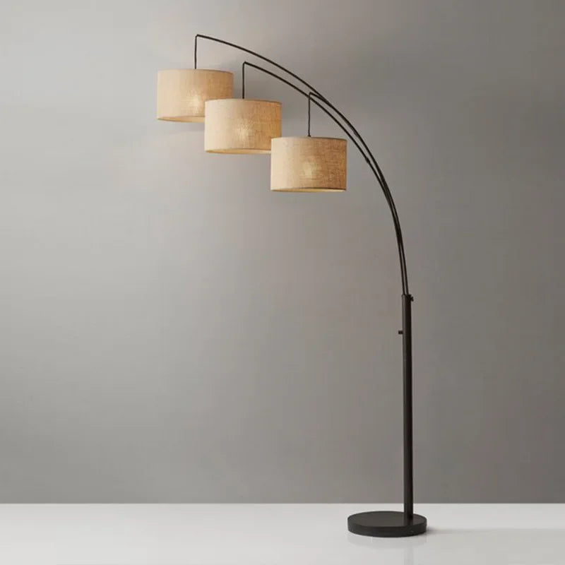 Lampadaire design avec plusieurs abat-jours suspendus - vue 5 sur 7