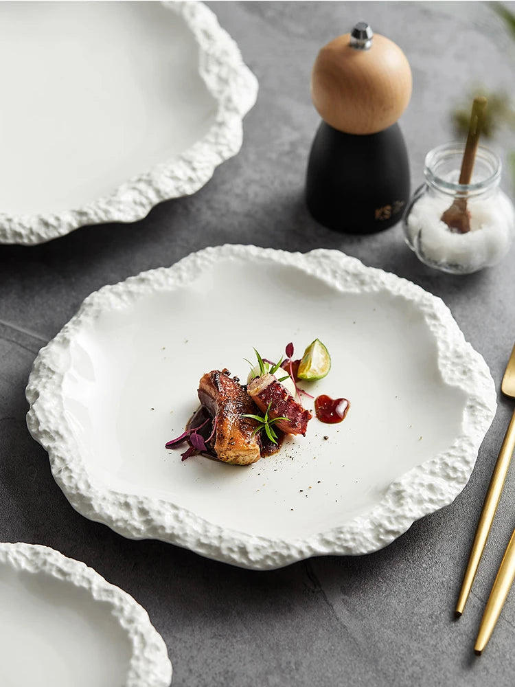 Assiette plate céramique forme irrégulière style moderne cuisine