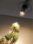 Moderne Pendelleuchte aus schwarzem Stein mit Loch – ideal für Bar oder Studio