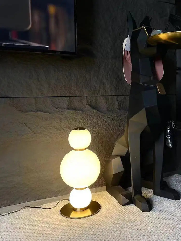 Design-Stehleuchte aus Glas – Moderne Beleuchtung für stilvolle Wohnräume - vue 5 sur 11