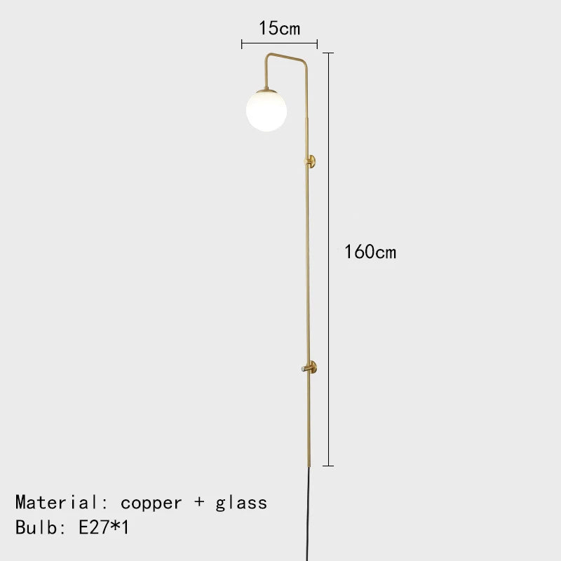 applique murale minimaliste en laiton avec verre blanc