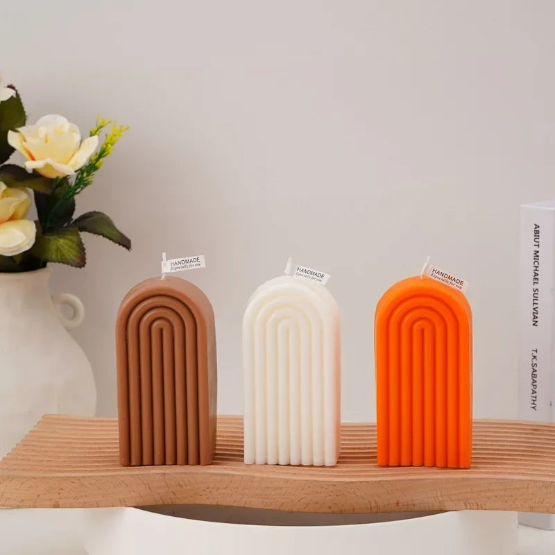 bougie parfumée arc-en-ciel géométrique en cire de soja artisanale - vue 4 sur 11