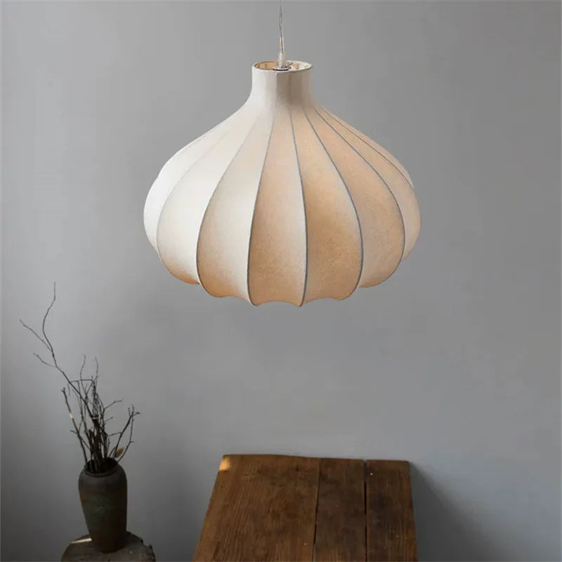 Pendelleuchte aus antiker Seide im Wabi-Sabi-Design für ein elegantes Interieur - vue 3 sur 11