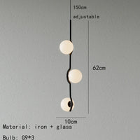 Einfache Pendelleuchte aus Glas und Metall mit verstellbarem Kabel