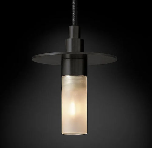 Postmoderne Pendelleuchte aus Metall mit elegantem Design für moderne Innenräume