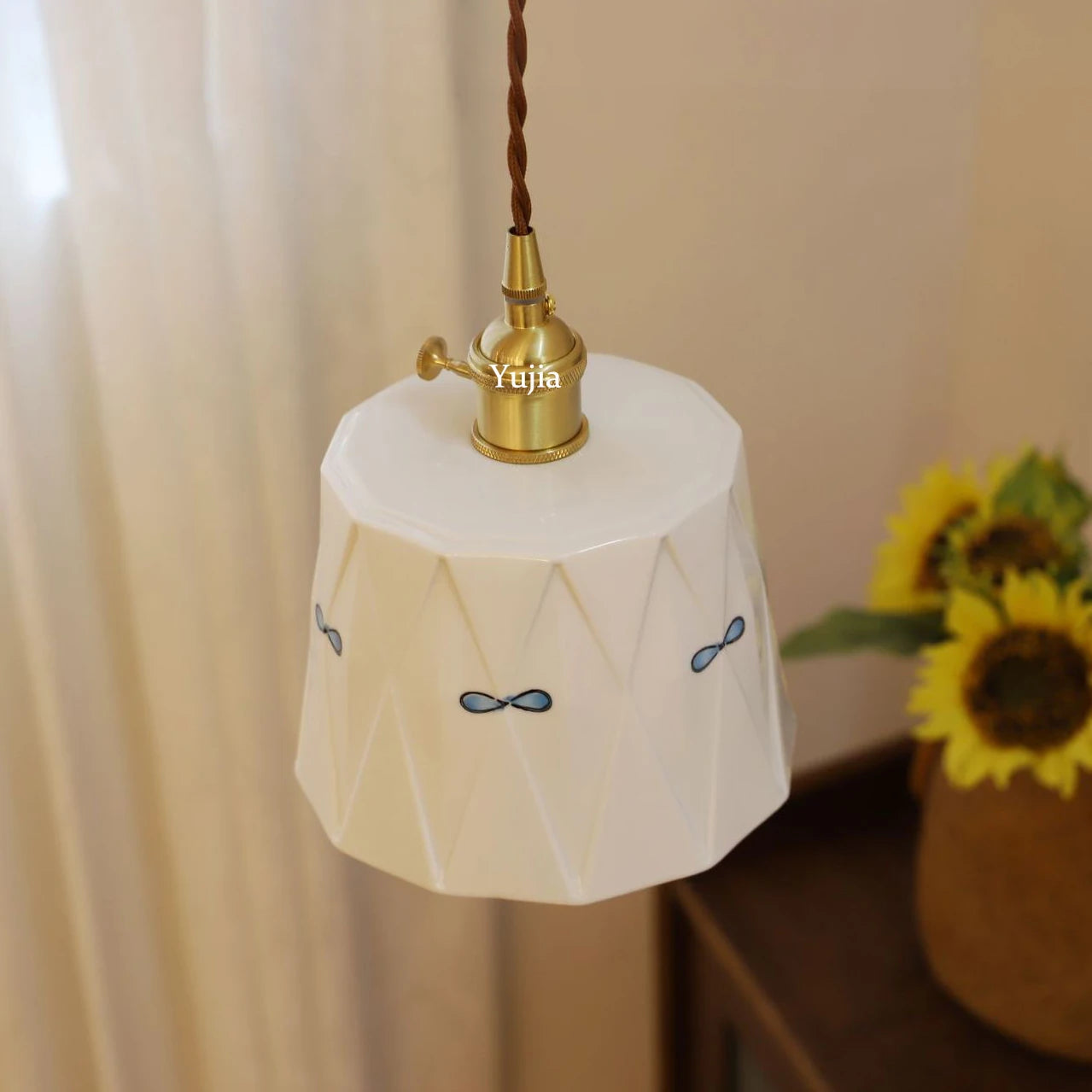 suspension élégante en laiton et céramique moderne pour votre intérieur - vue 7 sur 10