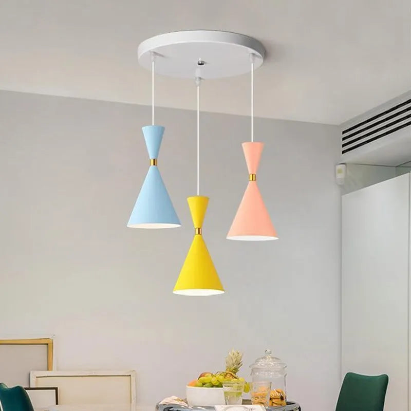 Nordische Pendelleuchte mit drei Köpfen aus Aluminium - vue 3 sur 28