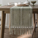 Chemin de table bohème brodé avec pompons tissés