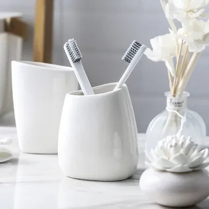 ensemble daccessoires en céramique pour salle de bain élégant et pratique - vue 5 sur 10