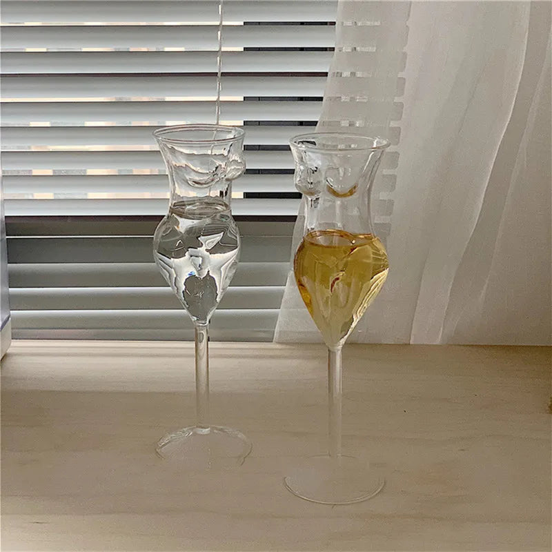 Verre cocktail forme humaine original pour soirées festives