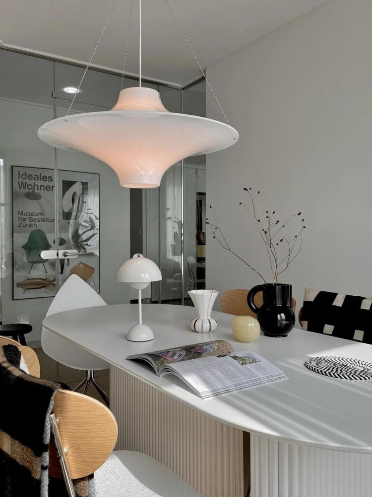 Acryl-Pendelleuchte im minimalistischen UFO-Design für verschiedene Räume - vue 4 sur 9